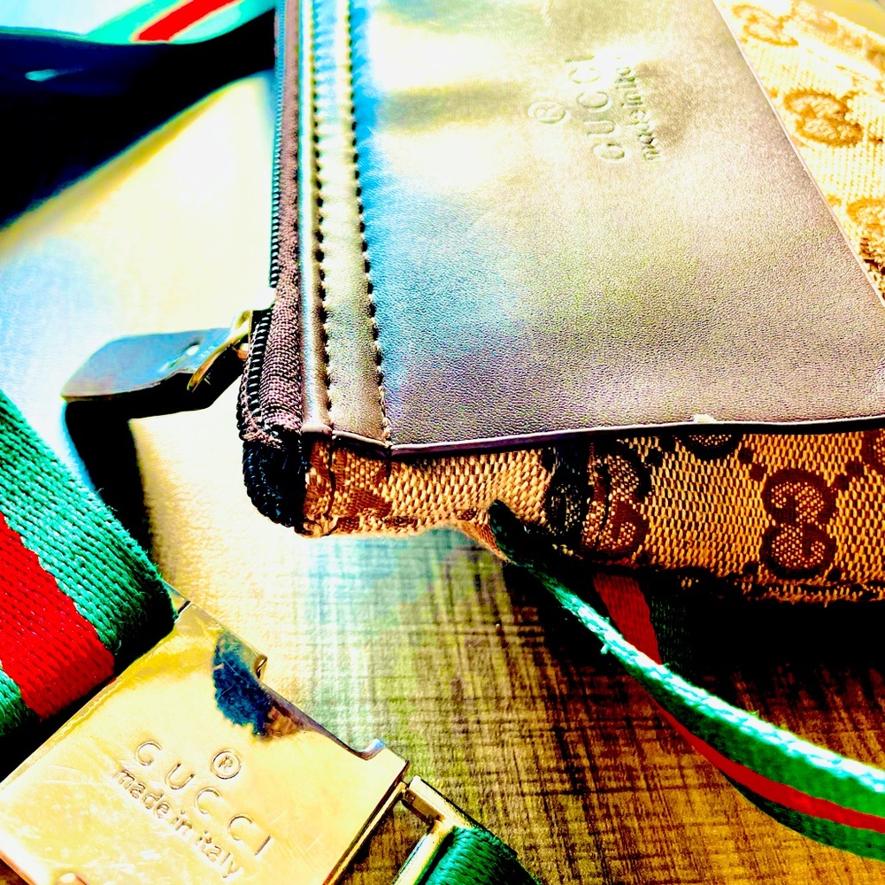 ✨✨AUTHENTIC GUCCI- DOUBLE POCKET MONOGRAM BELT BAG